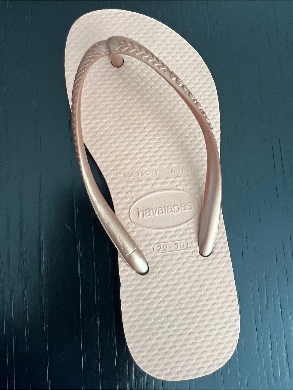 EUC Havaianas Flip Flops Pale Pink with Metallic Rose Gold Straps Kids sz 29/0